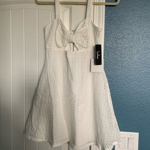 Lulu’s NWT white skater dress with front bow detail. Size Small.